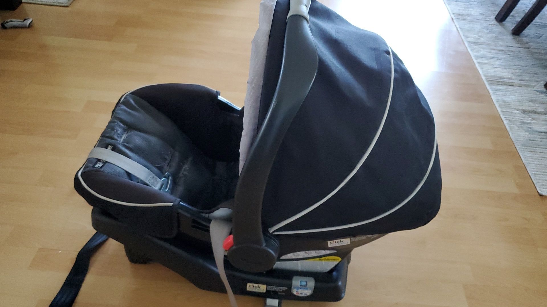 Graco click connect carseat w/base!