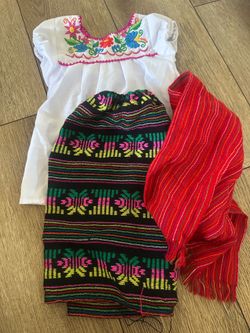 Traje artesanal para niña talla 3