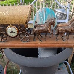 Antique Western Style Clock And Lamp