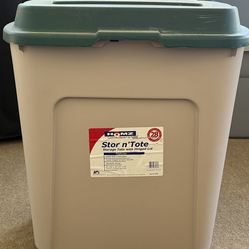Homz 28 gallon storage tote with hinged lid - Gently used