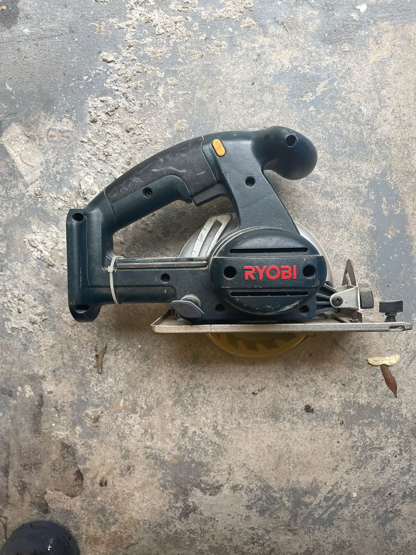 Ryobi Small Battery Circ Saw-comes With Blade