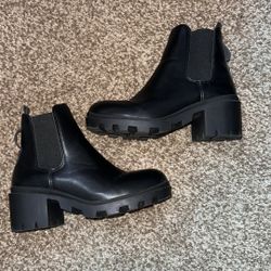 Women’s Boots Size 7