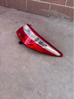 RIGHT TAIL LIGHT 2015-2017 TOYOTA CAMRY OEM (PLEASE CHECK ALL THE PICTURES).