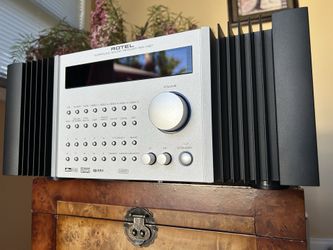 Rotel RSX1067 receiver 130 watts pc x 7.1