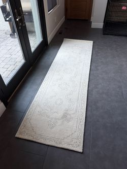 New West Elm Runner Rug 2.5x6’ Cream Aztec