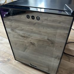 Magic Chef 12 Bottle Mini Wine Fridge