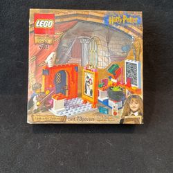 Lego New In Box #4721 Hogwarts Classroom Released In 2001