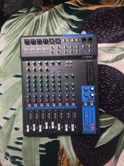 Yamaha MG12 mixing console
