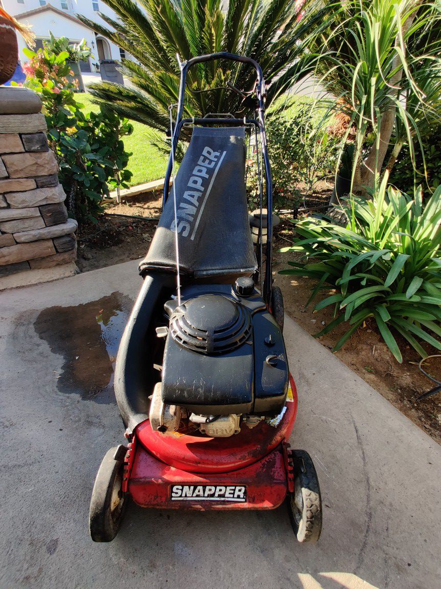 Snapper commercial self-propelled lawn mower in good working condition Honda engine