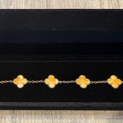 Van Cleef & Arpels Vintage Alhambra 5-motif bracelet in 18K yellow gold and mother-of-pearl or cora