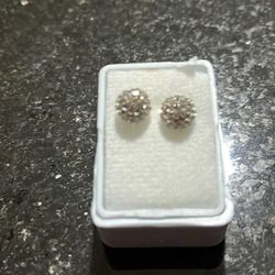 10k Gold Earrings Very Shiny ✨ 