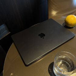 MacBook Pro M4PRO