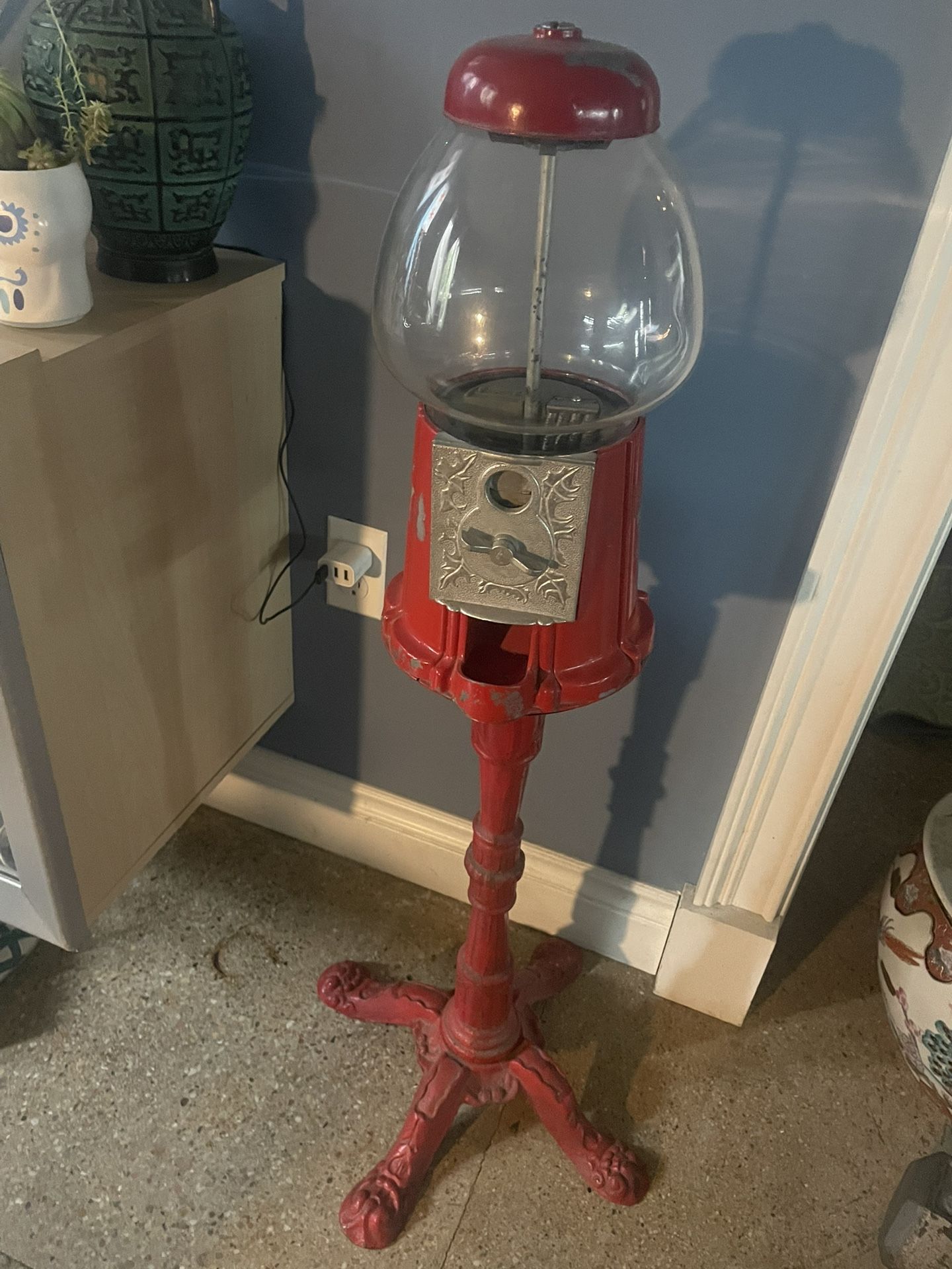 Gum Ball Machine Candy Stand