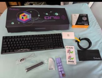 Ducky One 3 / III RGB 100% Full size Keyboard w/Kailh box white Switches!
