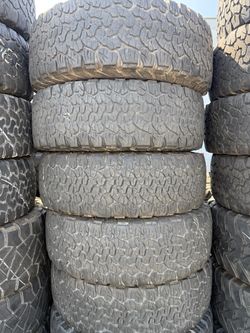 Vendo 285/70/R17 las 4 llantas por $200