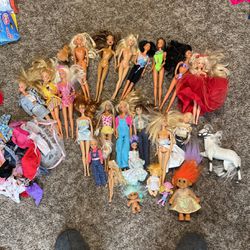 Vintage Lot Of Barbies And Accessories 