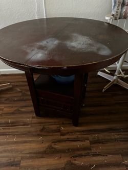 Round dinning table