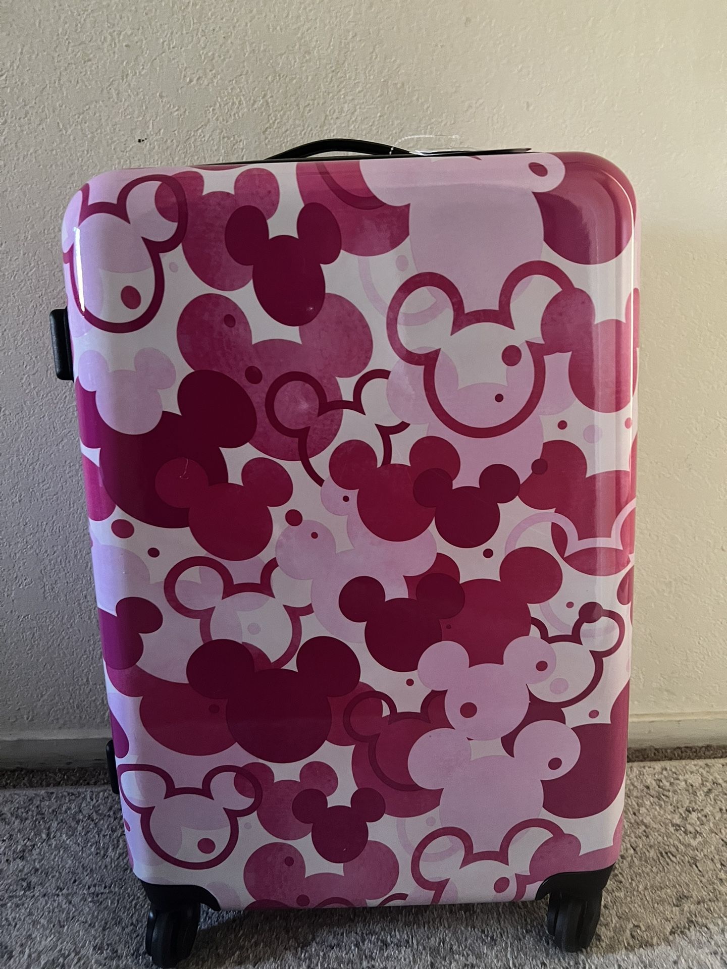 NWT MINNIE MOUSE BIO WORLD LUGGAGE 