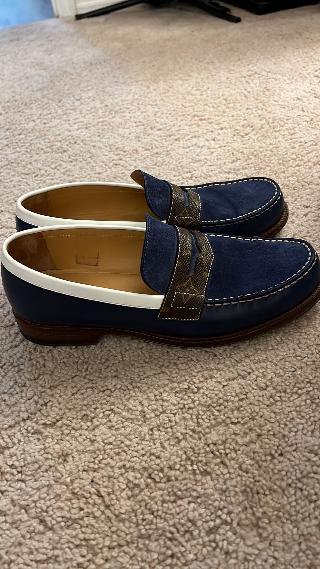 LOUIS VUITTON Arizona Moccasin Monogram Canvas Men's Shoes Loafers for Sale  in Glen Cove, NY - OfferUp