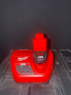 Milwaukee M12 Charger and 2.0Ah Battery new