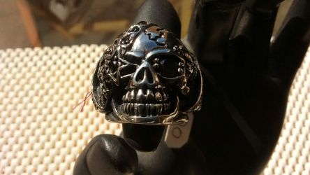 Skull ring size 10