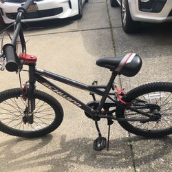 Schwinn Bike for 10 Year Olds. Black, Red, Gray