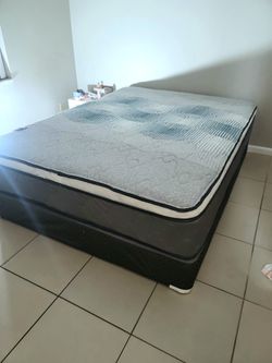 NEW QUEEN-SIZE PILLOW TOP MATTRESS AND BOX SPRING 💤