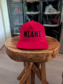 NEW ERA SNAPBACK HAT 
MIAMI Heat 🏀🔥 Red CORDUROY 
Adjustable cap Rare

Like New (worn once)
