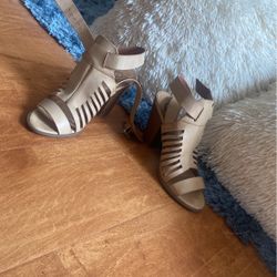 Size 6 Beautiful Heels 👠