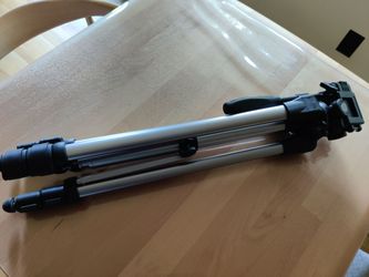 Camera / video tripod