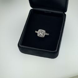 Engagement Ring brilliant cut, natural stone