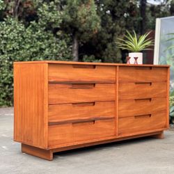 MCM Milo Baughman Drexel Mid Century Modern 8-Drawer Wood Dresser 