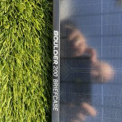 Boulder 200 solar panel brief case