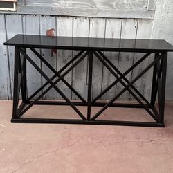 Black Side Table In Very Good Condition 