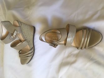 New Fergie Wedge Sandals women SZ 9.5 color gold
