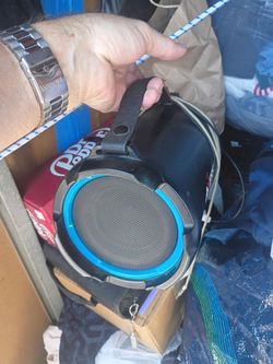 Axess portable speaker