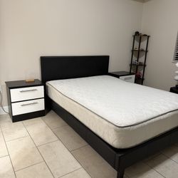 Black & White Queen Bedroom Set (Mattress Included)