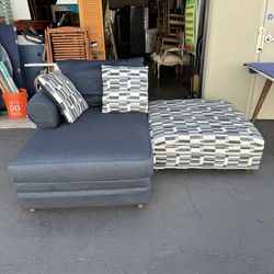 Living Room Set Chaise Lounger with Cocktail Coffee Table Ottoman Very Clean and Good Condition 