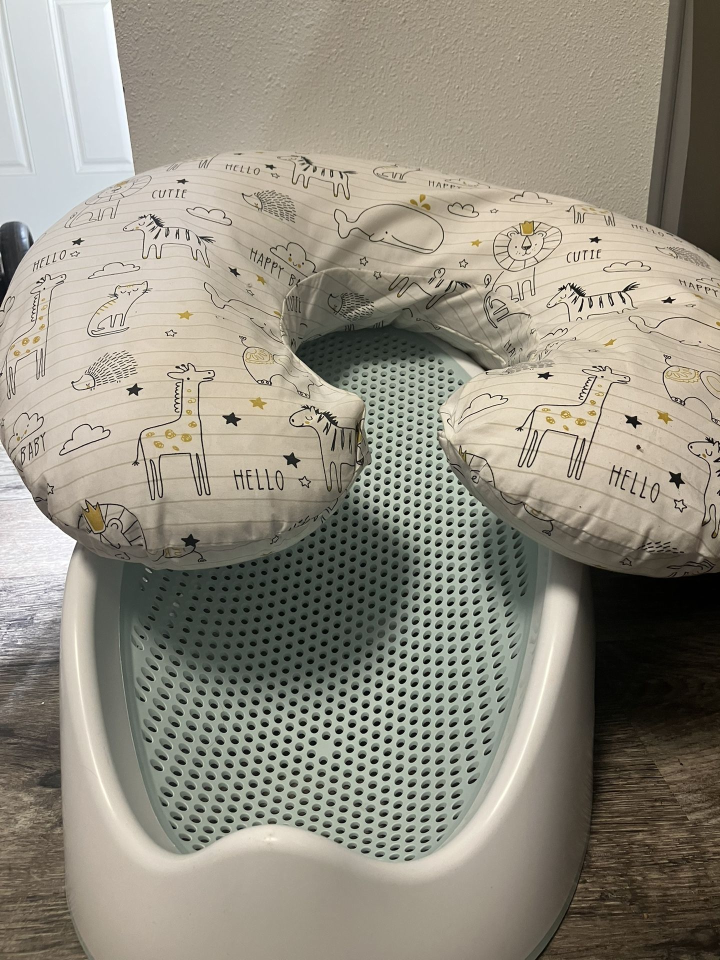 FREE BABY BOPPI AND BATHSEAT