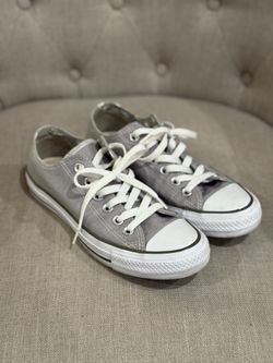 (Like New) Gray Converse Chuck Taylor Low (Sz 7 Women’s)
