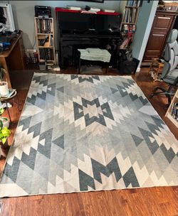 Ruggable area rug 9”8’ X 7”8’
