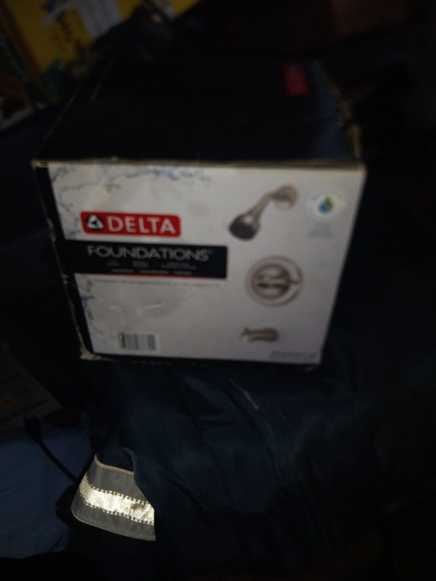 Delta Shower Head Kit New In Box