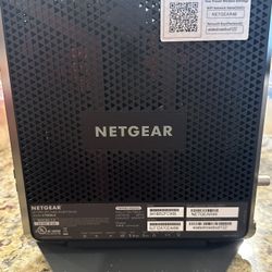 NETGEAR AC1900 WiFi Cable Modem Router 