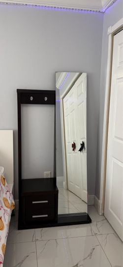 Nightstand/ Mirror