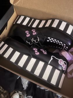 Hello kitty creepers