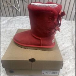 Women Ugg’s Size 5, 6