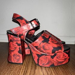 Delia’s Rose platform heels 🥀