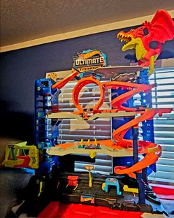 Hot Wheels Ultimate Garage Playset with Dragon