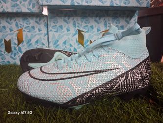 Soccer cleats us size 4youth
