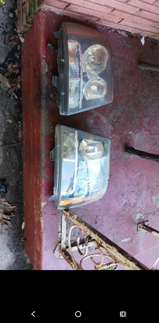 07-11 Chevy Headlights